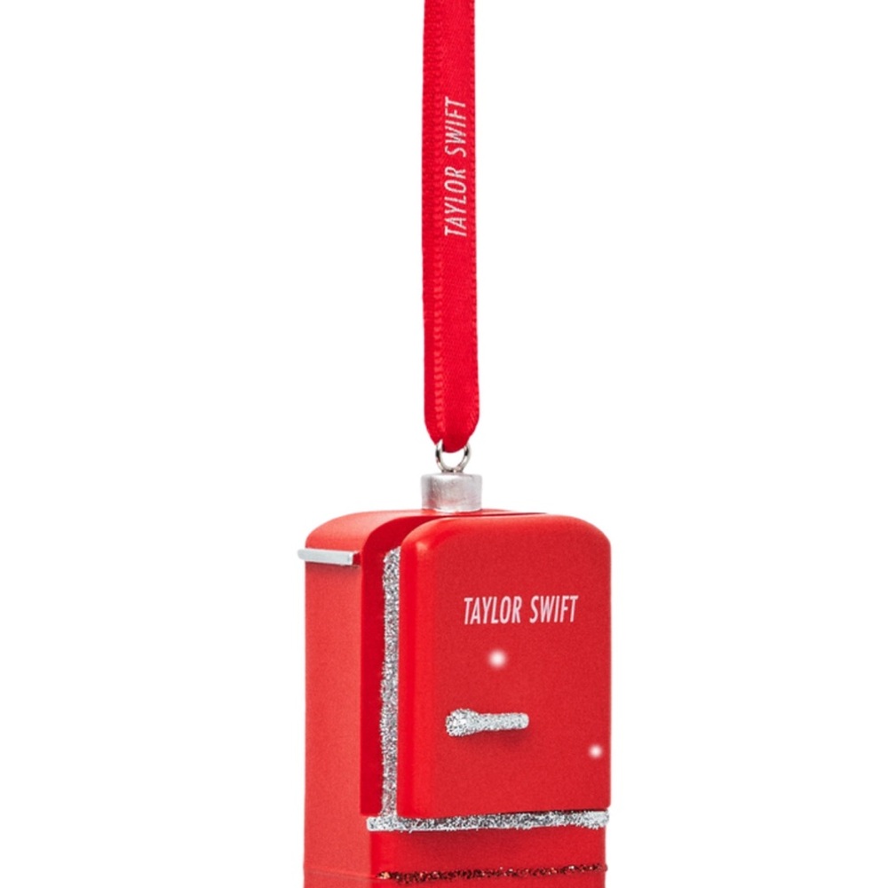 Taylor Swift Dancing round the Kitchen in the refrigerator light ornament